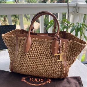 Tod’s Timeless Shopping Bag in Raffia and Leather